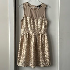 Cocktail party dress! Gold/tan/soft pink lace with lurex - so pretty! Size M